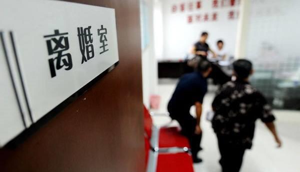 离婚可以要赔偿吗